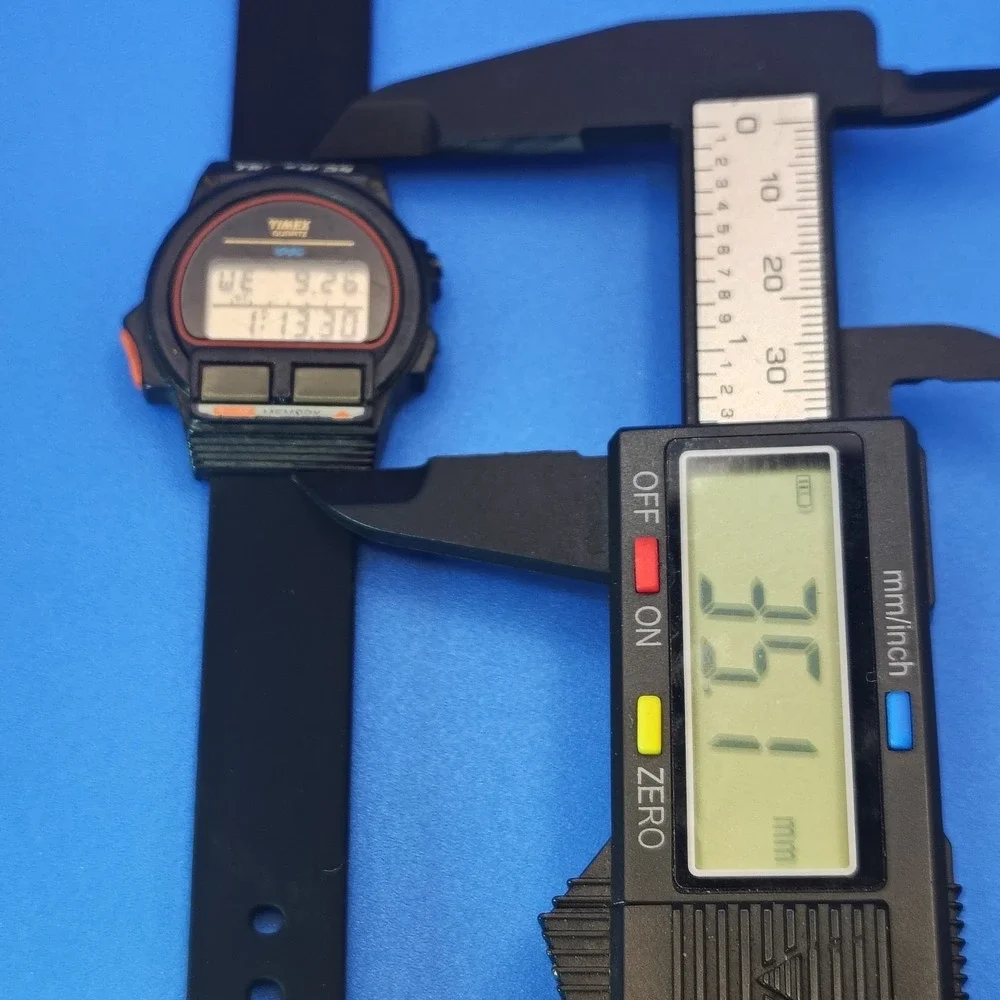 Vintage 1987 Timex Triathlon Memory 851A 35mm‎ Mens Retro Digital Sport Watch